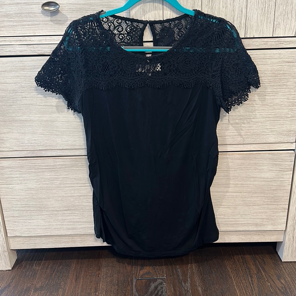 Maternity top.